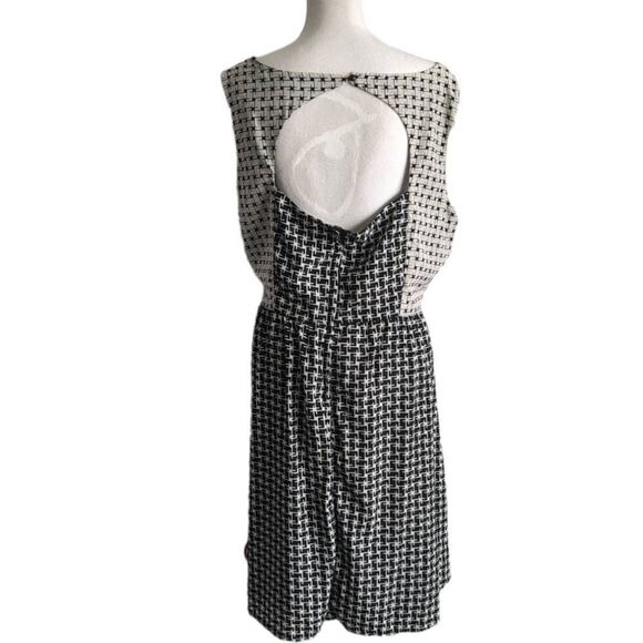 Paper Doll Dress A line Geometric print Sleeveless Keyhole back 20 Black White - Picture 2 of 11